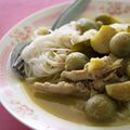 Khanom chin kaeng kiao wan kai